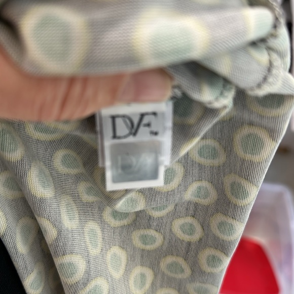 Diane von Furstenberg, silk midi dress, size 8 - Picture 5 of 6